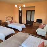 El Castellar Apartment *