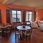 El Castellar Apartment *