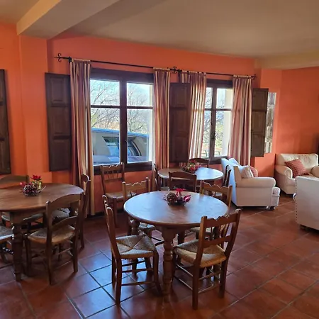El Castellar Apartment *